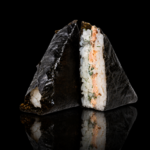 Onigiri cu somon prăjit și sos de cașcaval 110g